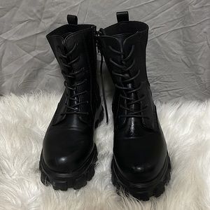 Black Chunky Heel Ankle Boots Size 6 Womens US